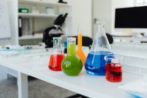 Read more about the article Tłumaczenia chemiczne kart charakterystyki substancji